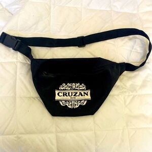 Cruzan Black Crossbody Fanny Pack Adjustable Strap Bag